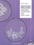 Brise-bises en broderie sur filet noué